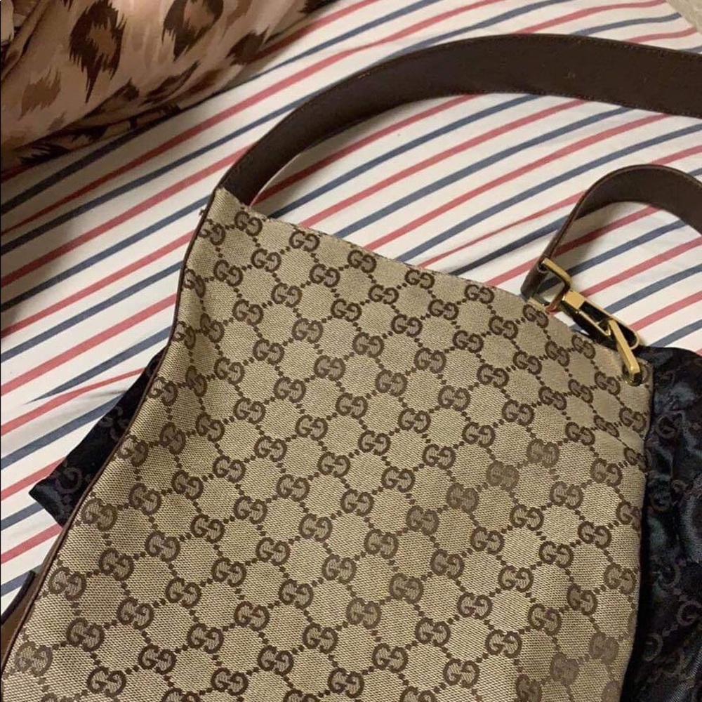 Gucci classic sling bag